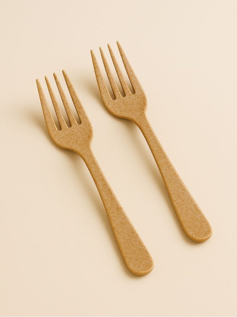 Couple of forks made of rekrill nut biopolymer